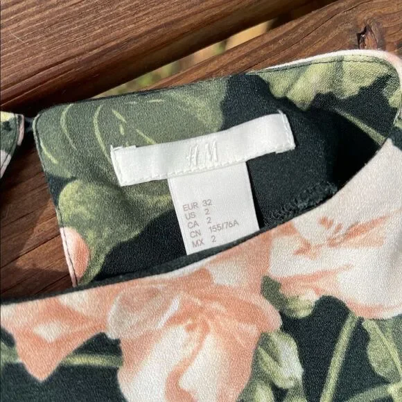 H & M dress - Picture 4 of 5